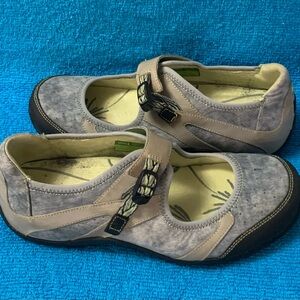 Ahnu By Teva Mary Jane Gracie Pro Model Athletic Shoes - Gray and Beige